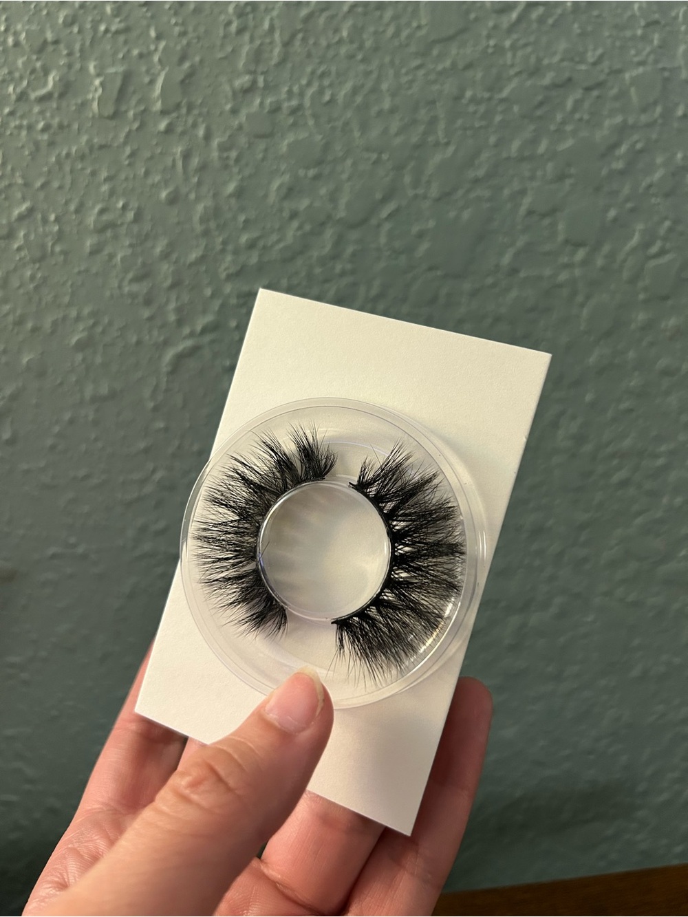 Lashes - Picture 3 of 6